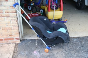 Flying with Little Kids: Must have accessories and tips at www.carriereedtravels.com