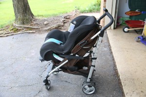 Flying with Little Kids: Must have accessories and tips at www.carriereedtravels.com