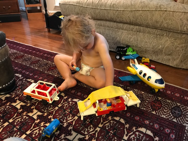 Guide to Surviving Long Haul Flights with Little Kids: Part 1-Ahead of Time | www.carriereedtravels.com