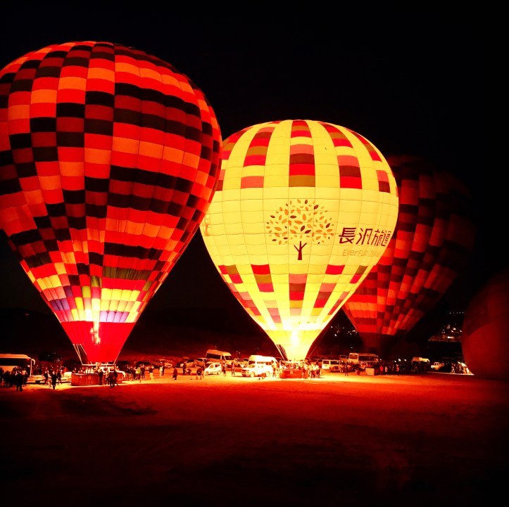 Guide to Göreme, Turkey and Cappadocia with Kids: Sunrise Hot Air Balloon Chasing | www.carriereedtravels.com
