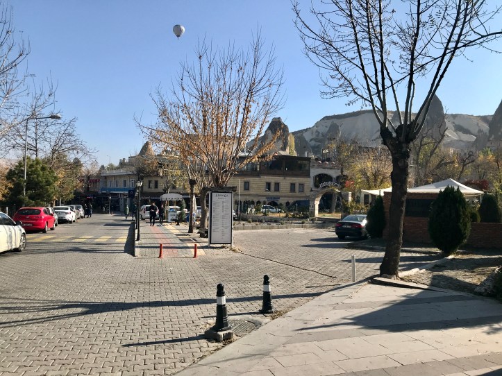 Guide to Göreme, Turkey and Cappadocia with Kids: Sunrise Hot Air Balloon Chasing | www.carriereedtravels.com